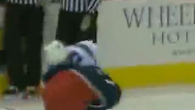 Kevin Bieksa vs Picard смотреть онлайн