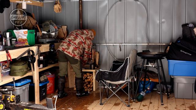 OFF GRID LIVING IN WINTER AND CAMPING IN SNOW смотреть онлайн