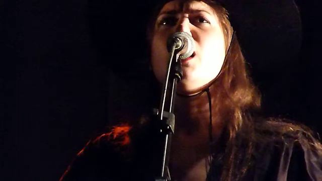 E.T. on the Beach ft Nicolas Ly  Phoebe Killdeer - Beautiful Sunrise  Vingtième théatre 2010