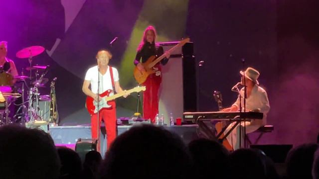 Adrian Belew -  D.J./Boys Keep Swinging смотреть онлайн