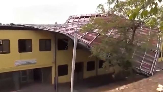 Gli studenti dell'Amatucci chiariscono l'equivoco con gli studenti del Liceo Mancini смотреть онлайн