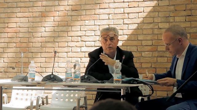 Conversation between Stefano Boeri and Hans Ulrich Obrist within the Swiss Pavillion "Marathon" смотреть онлайн