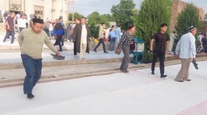 сурхондарё вилояти узун туманидаги истиклол махалласида курилаётган янги масжитда хайит намози