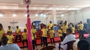 GLORY To GOD Sunday school dance Yesu anageuza by chris mwaluficho