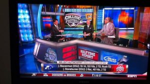 Lou Holtz calls Mark May an idiot during halftime show