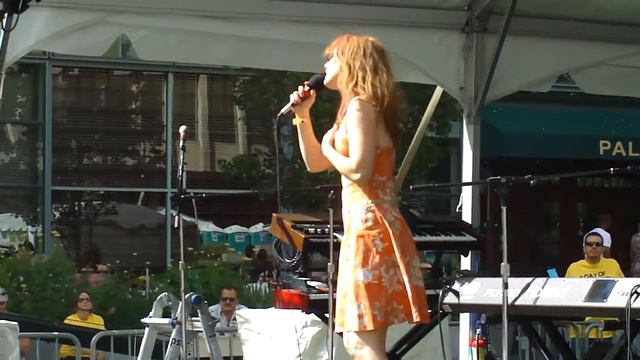 Alicia Witt - Crumbs смотреть онлайн