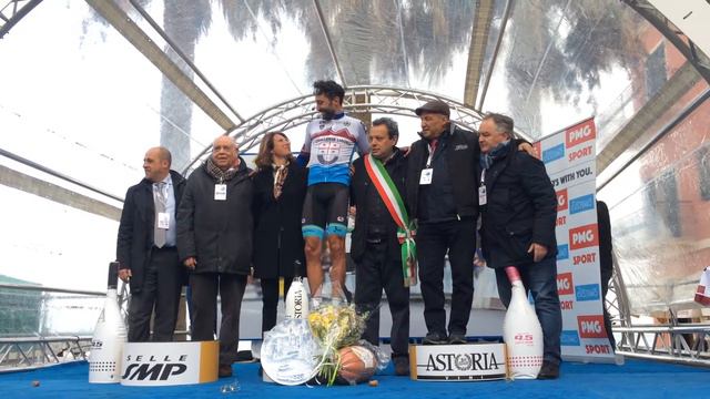 Moreno Moser indossa la prima maglia del 1° Challenge Liguria al Trofeo Laigueglia 2018 смотреть онлайн