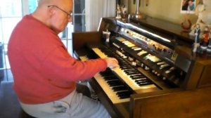 Mike Reed plays "Silver Bells" on his Hammond Organ