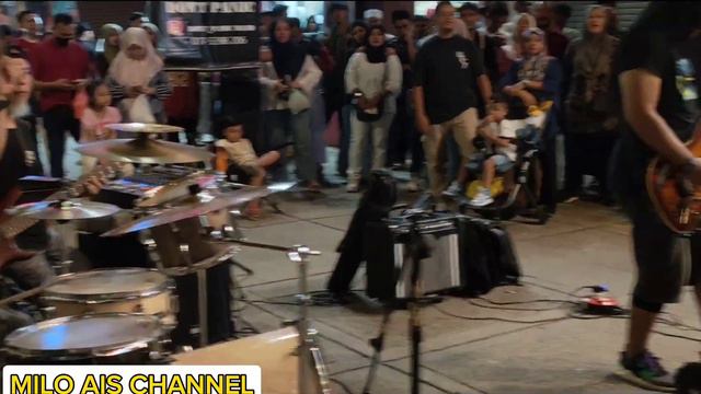 KAU YANG BERNAMA SERI.. BY ADAM FT DONT PANIC BAND DI HADAPAN MUAZ JALAN TAR..