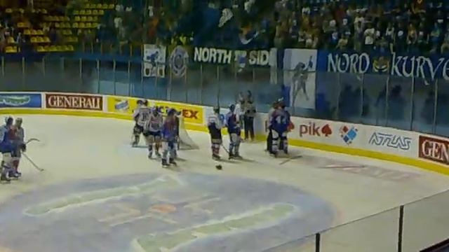 Ferdo Spajic 2011 Medvescak - Zug Fight Bear No. 44 Waugh - Memorijalni kup смотреть онлайн