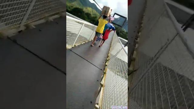 Hanging bridge of tTigmamale Valderrama Antique смотреть онлайн