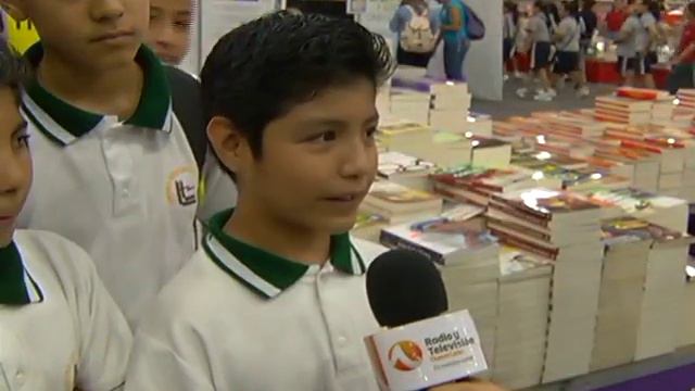 Lectores de todas las edades visitan FIL MTY 2015 смотреть онлайн