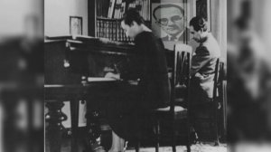 LORIS AND IDA MARGARITIS INTERPRETING  NIKOS SKALKOTTAS (1948) EPIROTIKOS