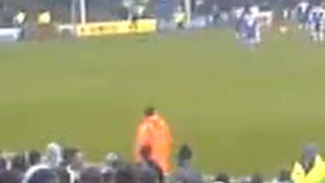 Steve Thompson Penalty Miss v Leeds смотреть онлайн