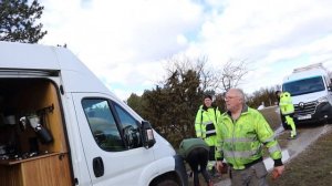 Vanlife. Köra i träsk och bygga om skåpbil. Igen.