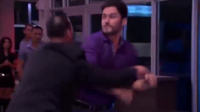 Corazon Valiente - Willy y Samantha pelean con los hombres de Leo смотреть онлайн