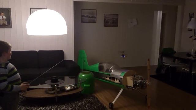 Andreas flyr helikopter