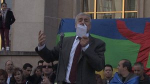 Ferhat Mehenni président de l'Anavad, au rassemblement du 20 Avril au Trocadéro.