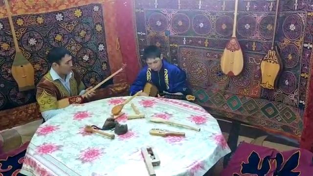 Племяш красиво исполняет Күй Адай смотреть онлайн