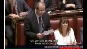 Di Pietro 14-12-2010 Berlusconi fuggiasco, se ne deve andare.avi