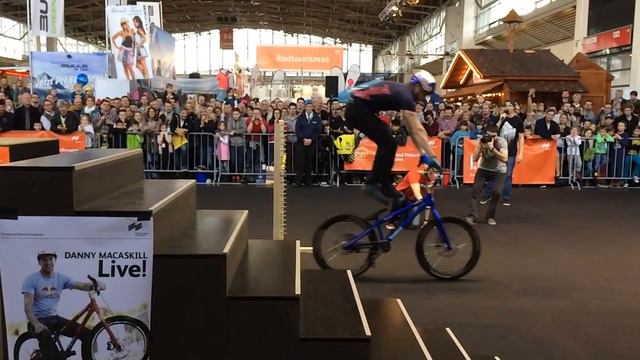 Danny MacAskill f.re.e. München slomo 2 смотреть онлайн