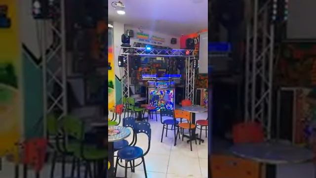 Junior lasser visión en Johan licores смотреть онлайн