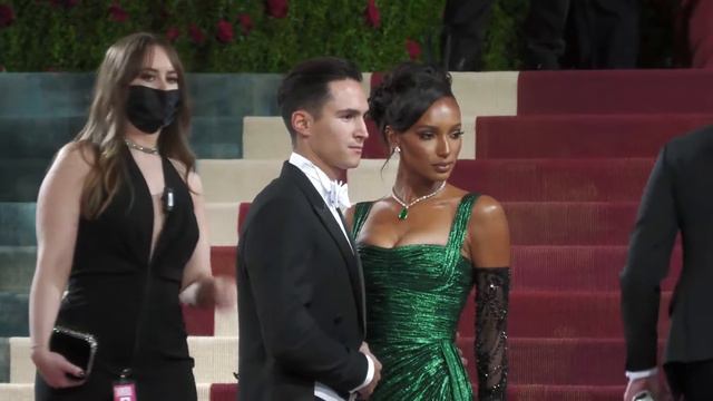 Juan David Borrero & Jasmine Tookies Met Gala 2022 смотреть онлайн