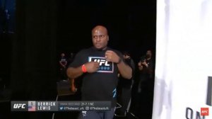 Derrick Lewis vs Blagoy Ivanov | weigh in