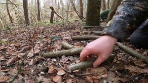 Tarp shelter. Making a bucksaw. Bushcraft Cooking. Bushcraft skills. Bushcraft. Descattys. [MOVIE]