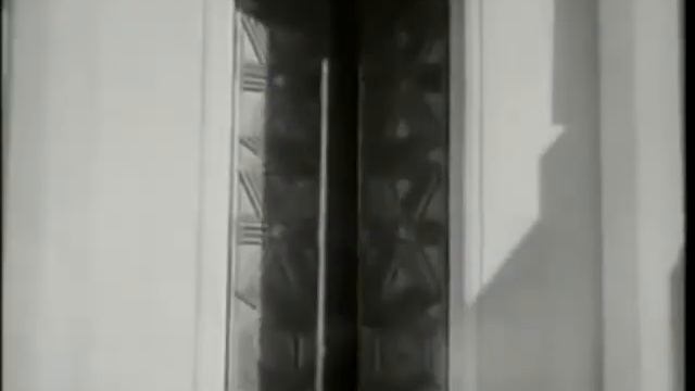 Electro-McLuhan and Resonant Bodies смотреть онлайн