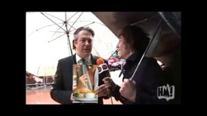 Roger Allam eats the green screen? Weird red carpet moment