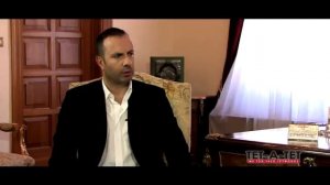 Ο Αρχιεπίσκοπος Κύπρου Χρυσόστομος Β' «ΤΕΤ Α ΤΕΤ» με τον Τάσο Τρύφωνος (ΡΙΚ, 2013)