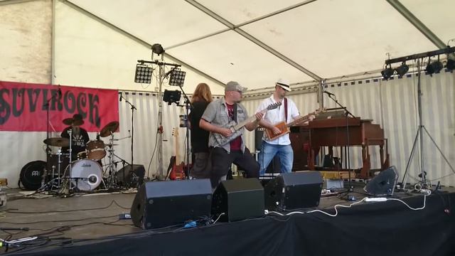 Grabulator plays Hobo 63 guitars.