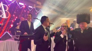 Yakov Shwekey, Lipa Schmeltzer and Yossi Shtendig Production rocking a wedding!