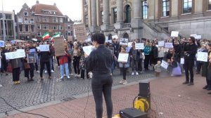 Druk bezochte demonstratie op Grote Markt tegen Iraanse regering