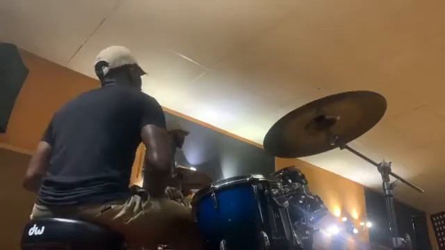 Thierry Caps ft Manu Swing , Imengo Manasse ( FeeIing Ya KisanoIa ) 1 смотреть онлайн