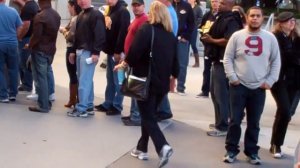 Penny Marshall and her friend Carrie Fisher arrive for LA Lakers vs Thunder