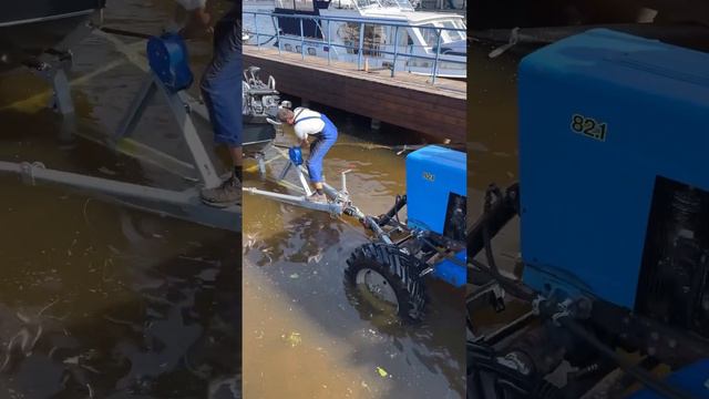 Дерзкий ТРАКТОР Беларус #shorts #лодка #boat #рыбалка #fishing #топ #синийтрактор
