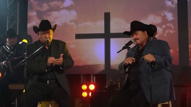 Los Huracanes Del Norte - Cruz De Madera [Serenata En Vivo Pa' Las Toxicas] смотреть онлайн