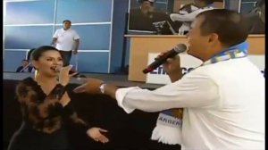 NATHALY FABEL canta junto a Presidente RAFAEL CORREA