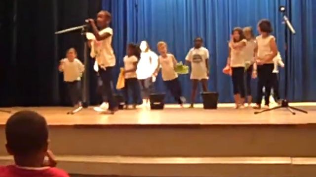 Cali in Annie's Hard Knock Life смотреть онлайн