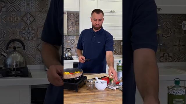 Шакшука на сковороде. Простой рецепт вкуснейшей израильской яичницы