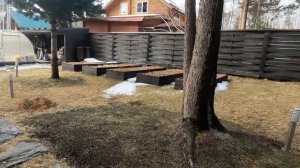 Обзор дачного участка 7 апреля.  Как спасаемся от комаров на веранде