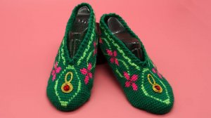 Тапочки с отделкой тунисским крючком. Отделка изделий. Тапочки крючком.