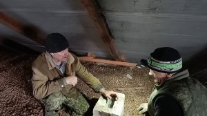 Утепление вытяжных труб на чердаке. Упаковываем посылки.