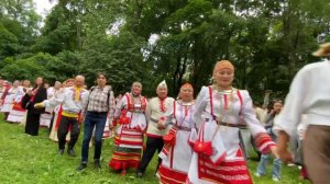 Акатуй в Москве. Моление чувашскому Богу Турӑ возле дуба Киремет.