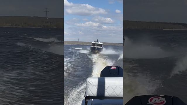 Самолёт заметили? #shorts #fishing #boat #лодка #рыбалка #mercury #honda