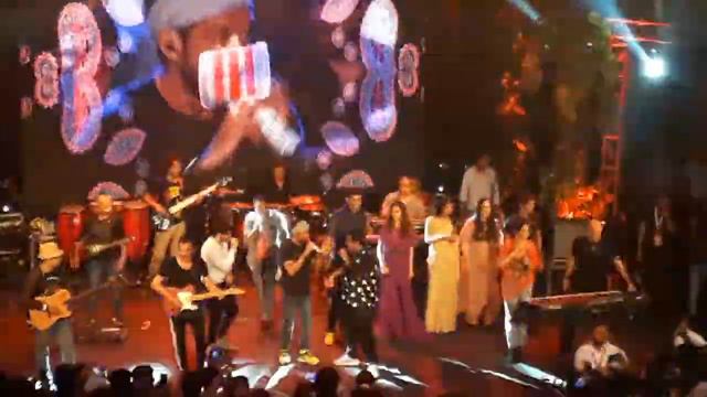 Shankar Ehsaan Loy and Farhan akhtar Hello Hello,Gallan Gooduyaan#stage performance-Lalkaar concert