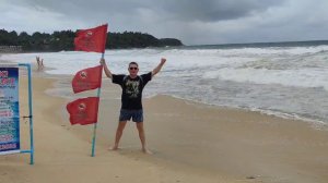 Самый лучший пляж Пхукета Карон в не сезон.