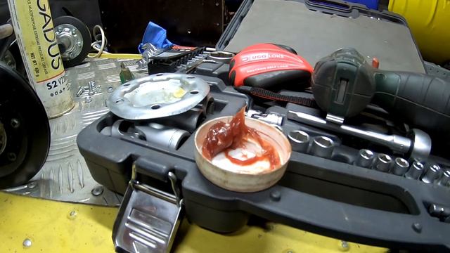 Обслуживание роликов катков мотобуксировщика сразу после покупки. Надо или нет? Или сразу в бой! смотреть онлайн